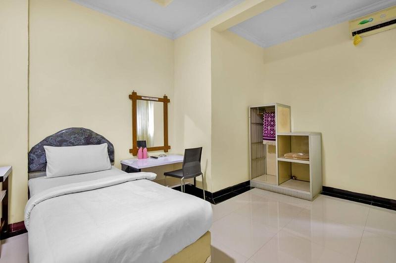 Malibou Hotel Medan By Zuzu - Oda