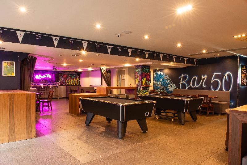 A&O city hostel edinburgh - Bar