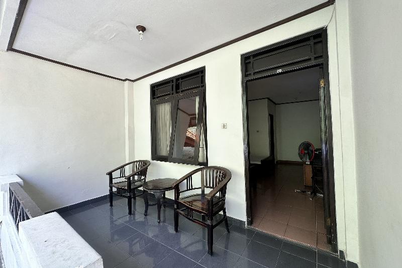 Hotel Warta Sari By Zuzu - Oda