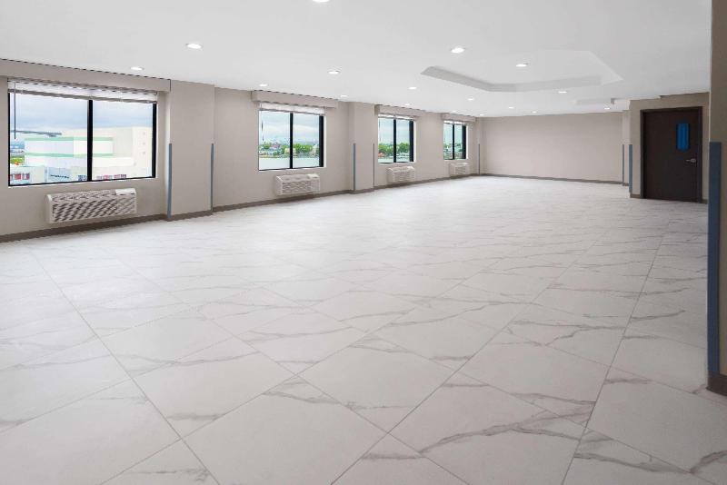 Days Inn By Wyndham Staten Island - Toplantı