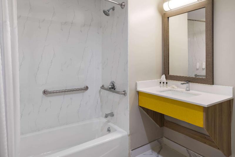 Days Inn By Wyndham Staten Island - Oda