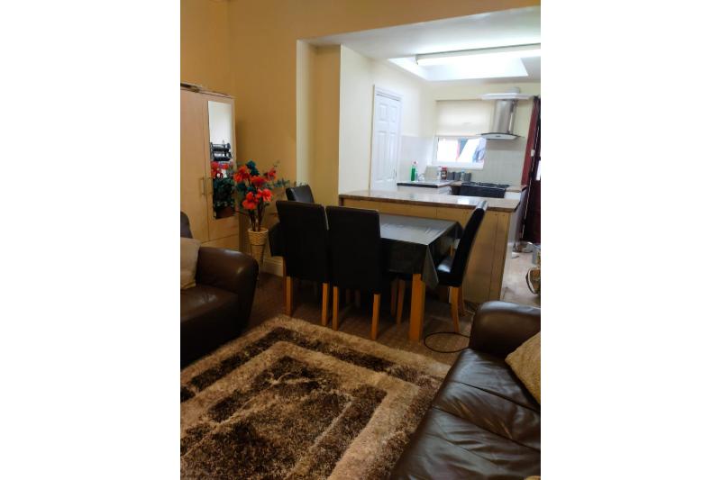 Paradise Apartment- Female Only - Oda