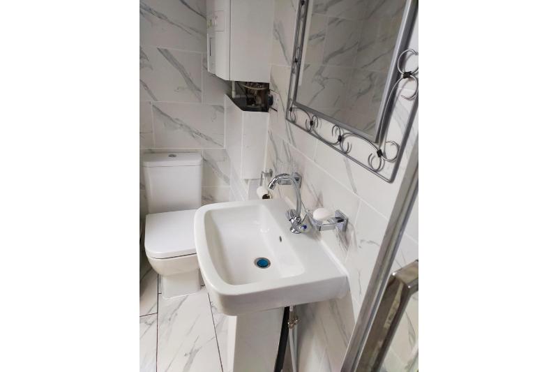 Paradise Apartment- Female Only - Oda