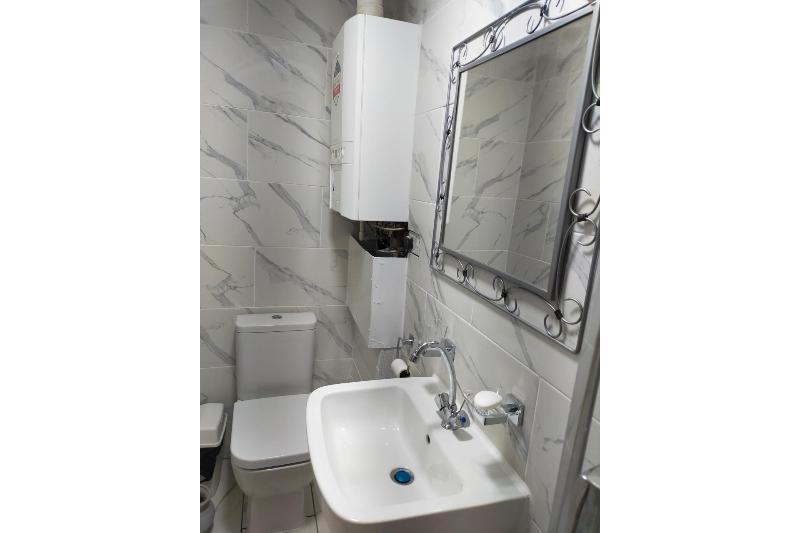 Paradise Apartment- Female Only - Oda