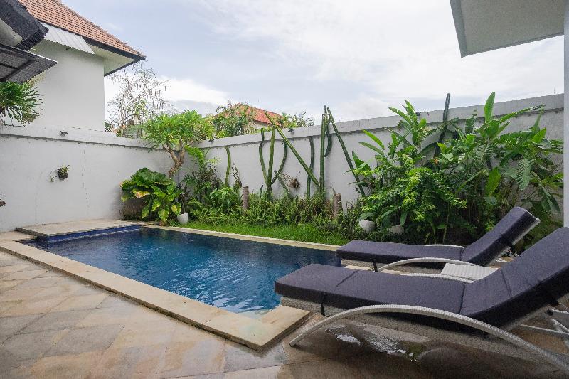 Villa Blue Margarita Canggu By Zuzu - Havuz