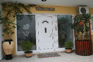 Pantheon Deluxe Apartments