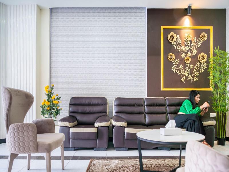 Oyo Townhouse 156 Rose Hotel Apartments - Lobi