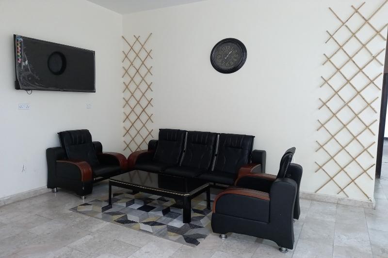 Super Oyo 147 Babylon Furnished Apartment - Oda