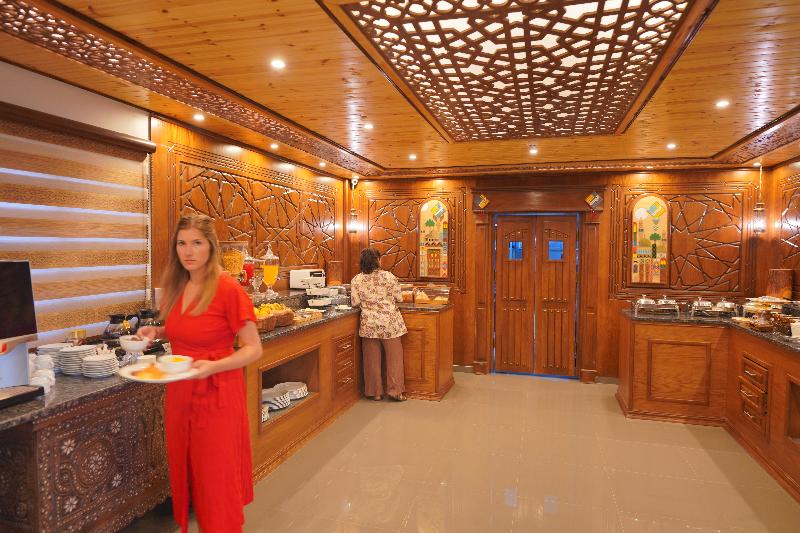 Petra Plaza Hotel - Restoran