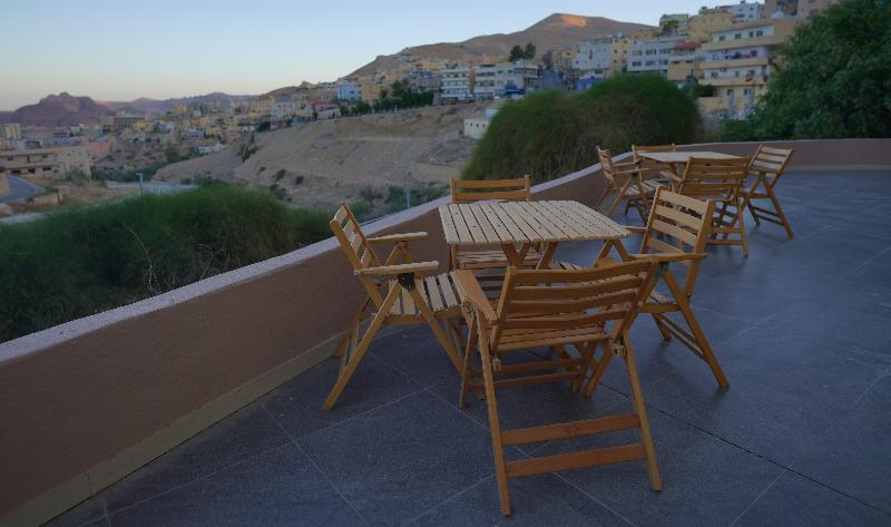Petra Plaza Hotel - Teras