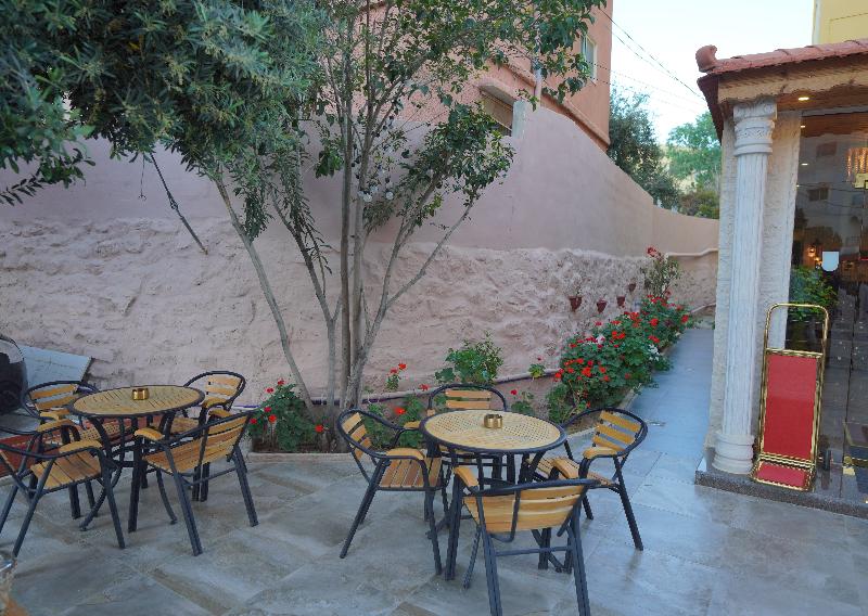 Petra Plaza Hotel - Teras