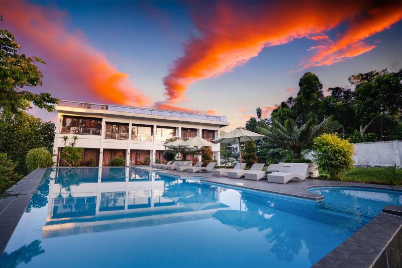 Nirvana Hotel Resort Tetebatu - Genel