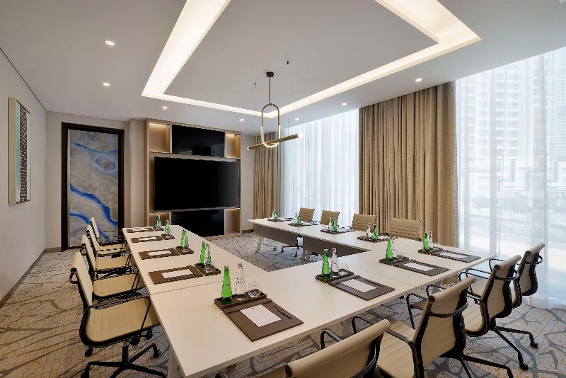 Embassy Suites by Hilton Dubai Business Bay - Toplantı