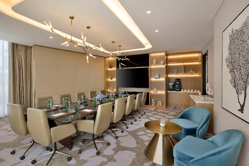 Embassy Suites by Hilton Dubai Business Bay - Toplantı