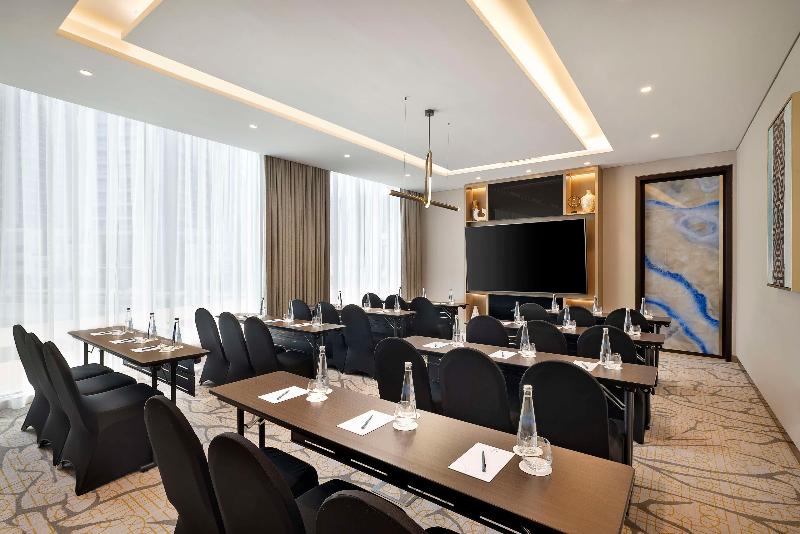 Embassy Suites by Hilton Dubai Business Bay - Toplantı