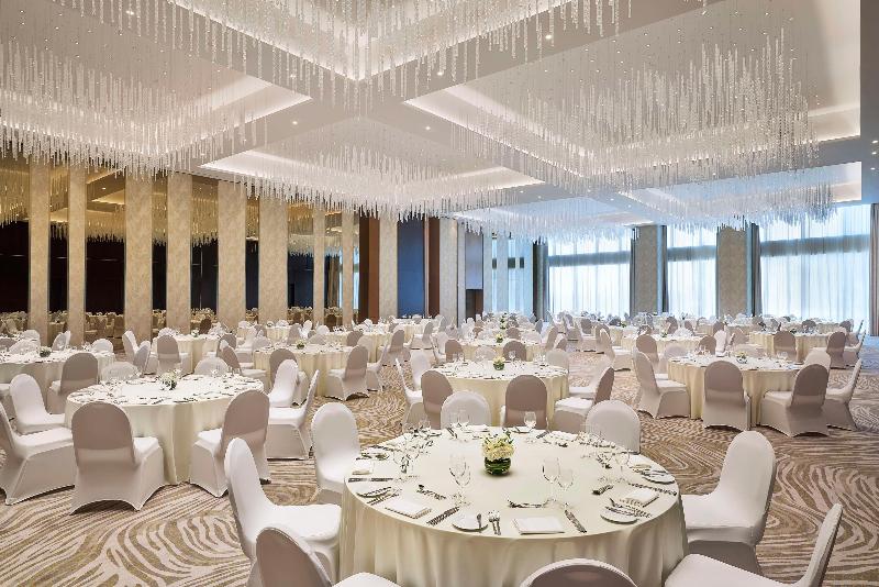 Embassy Suites by Hilton Dubai Business Bay - Toplantı