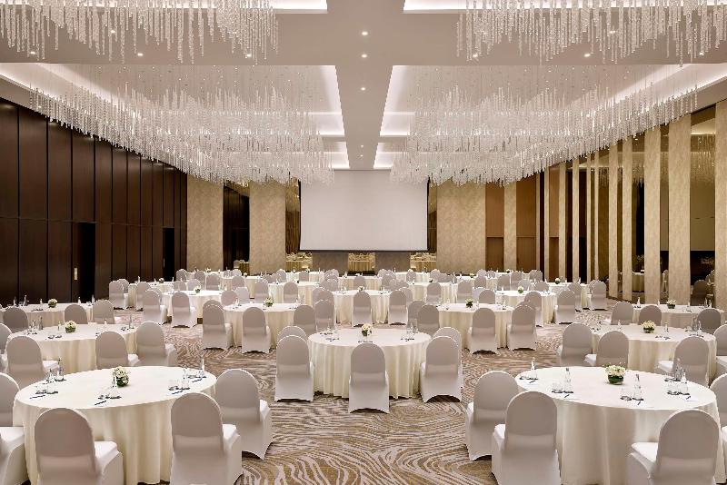 Embassy Suites by Hilton Dubai Business Bay - Toplantı