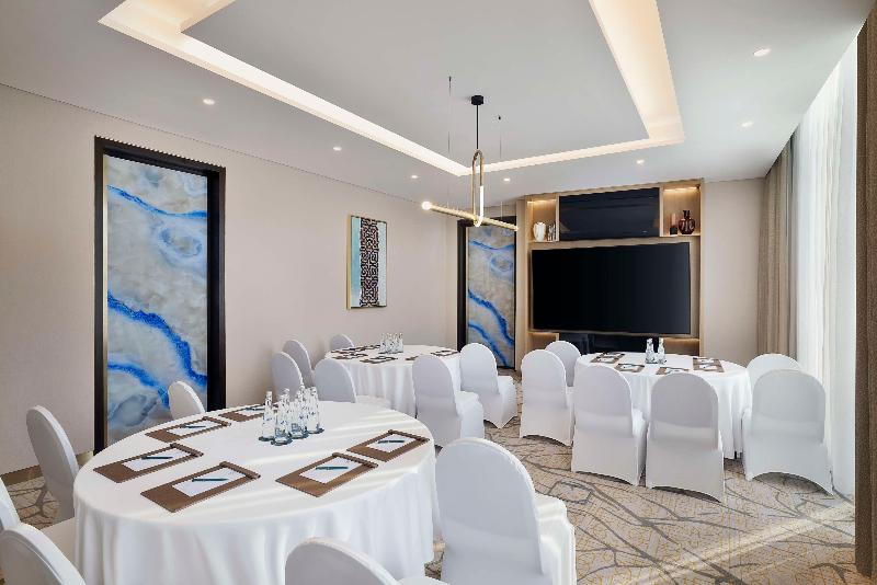 Embassy Suites by Hilton Dubai Business Bay - Toplantı