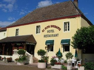 Logis Hotel Au Puits Enchante