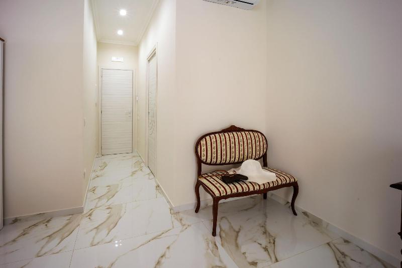 Reddimus Guest House - Lobi