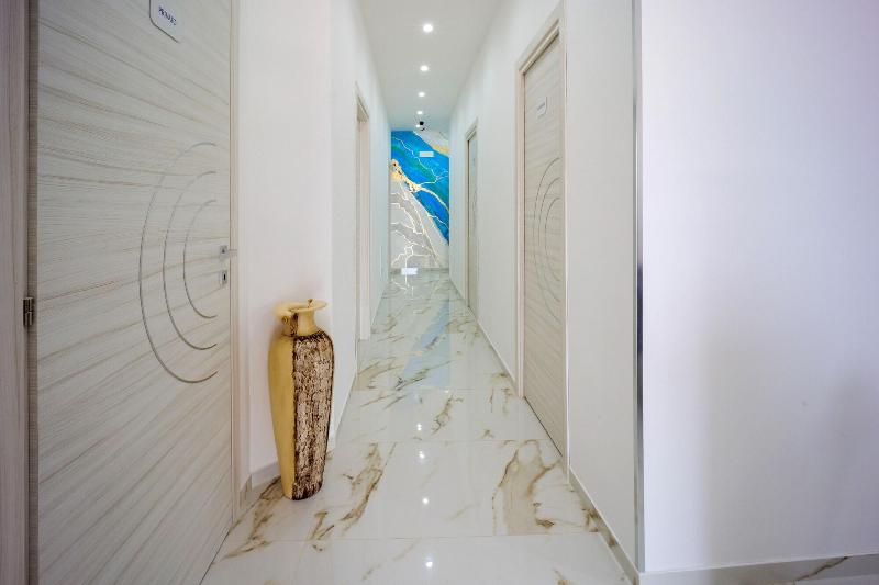 Reddimus Guest House - Lobi