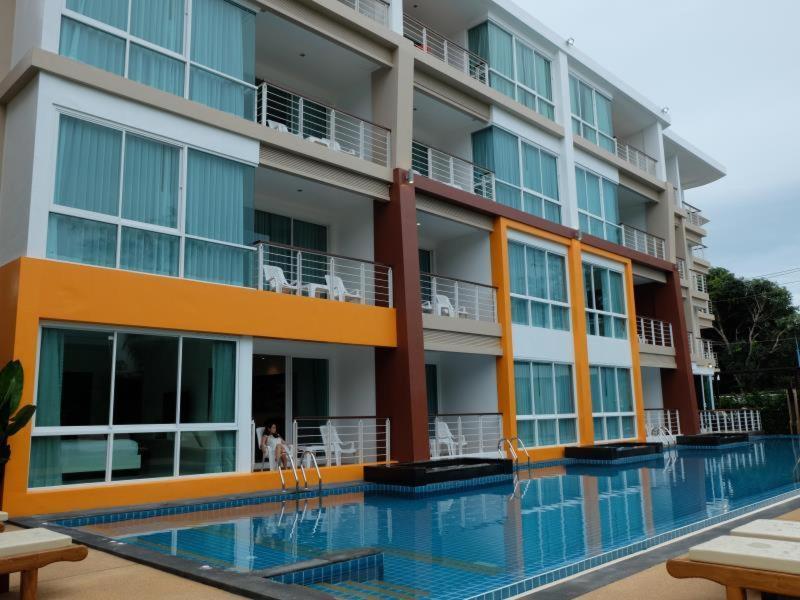 Phuket Seaview Resotel - Havuz