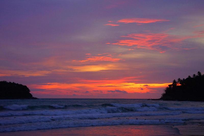 Phuket Meet Holiday Hotel - Plaj