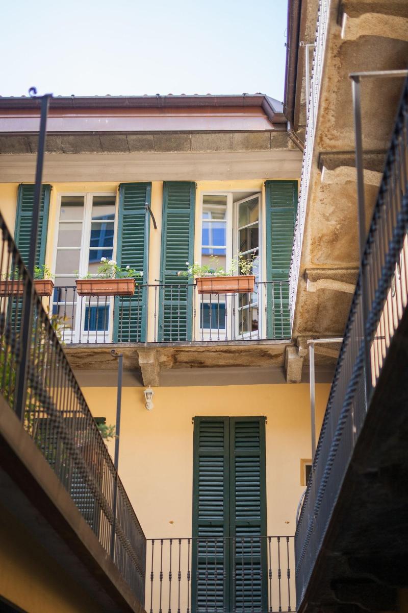 Alessia S Place - Lobi