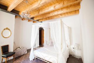 Alessia S Place