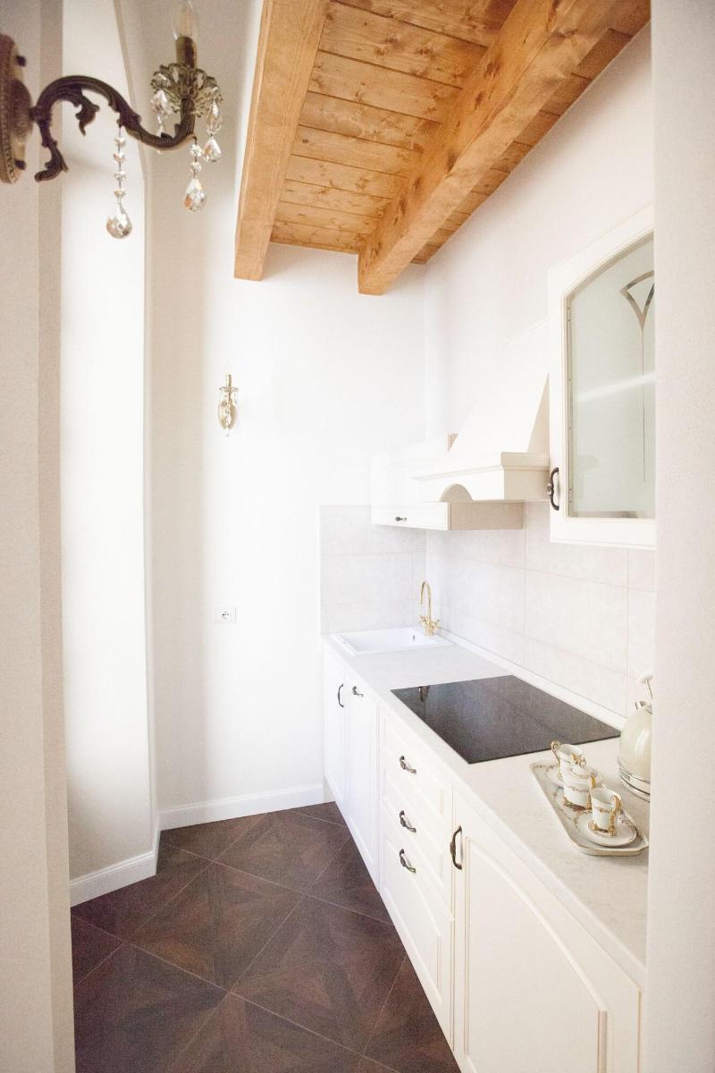 Alessia S Place - Oda