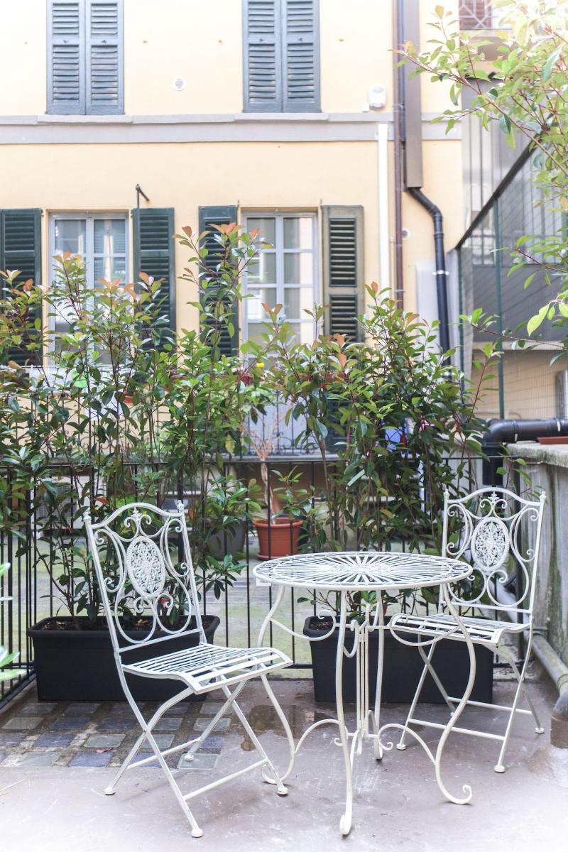 Alessia S Place - Oda