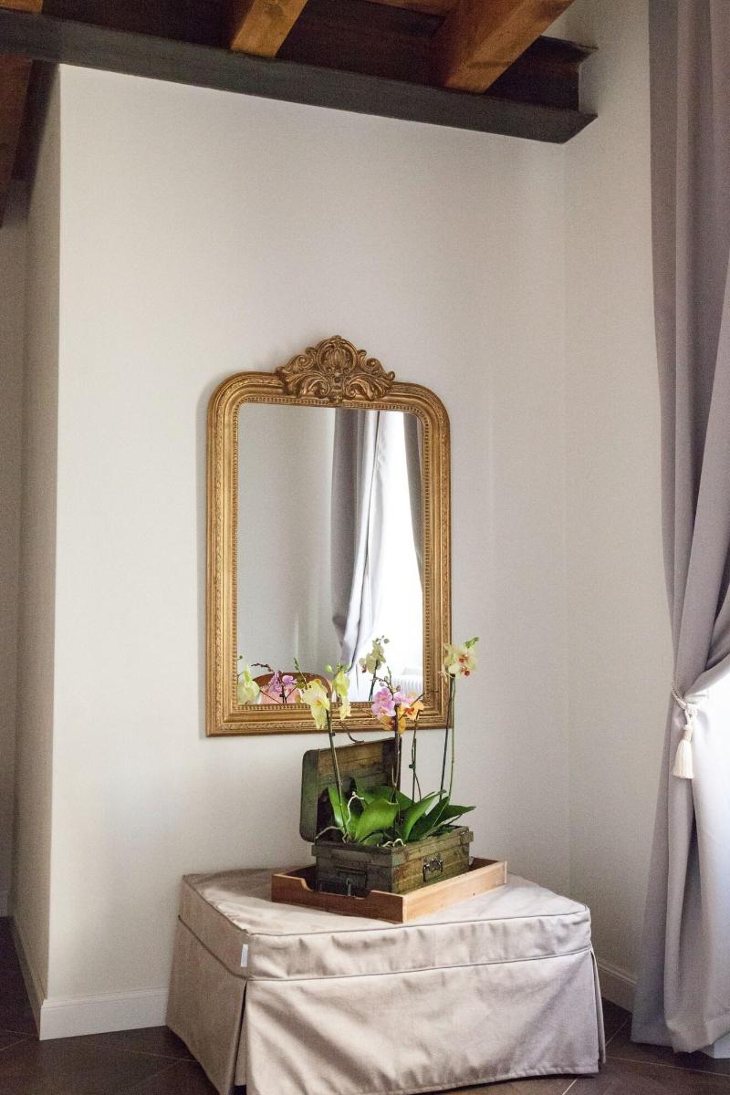 Alessia S Place - Oda