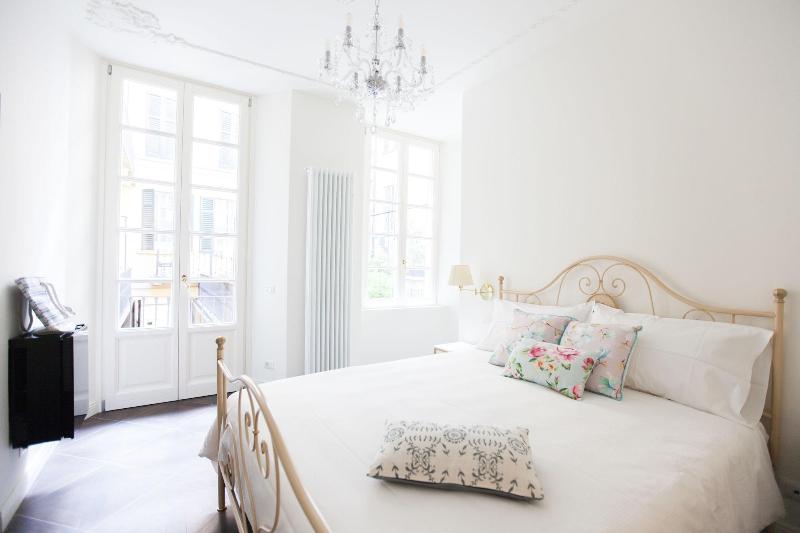 Alessia S Place - Oda