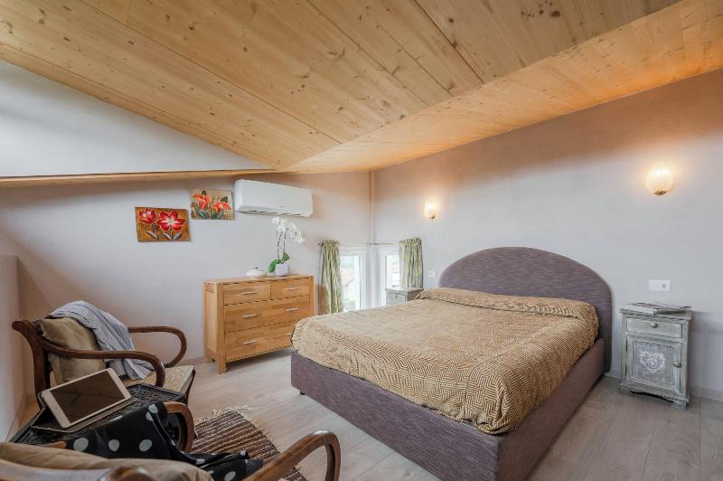 La Rosa Gialla - Oda