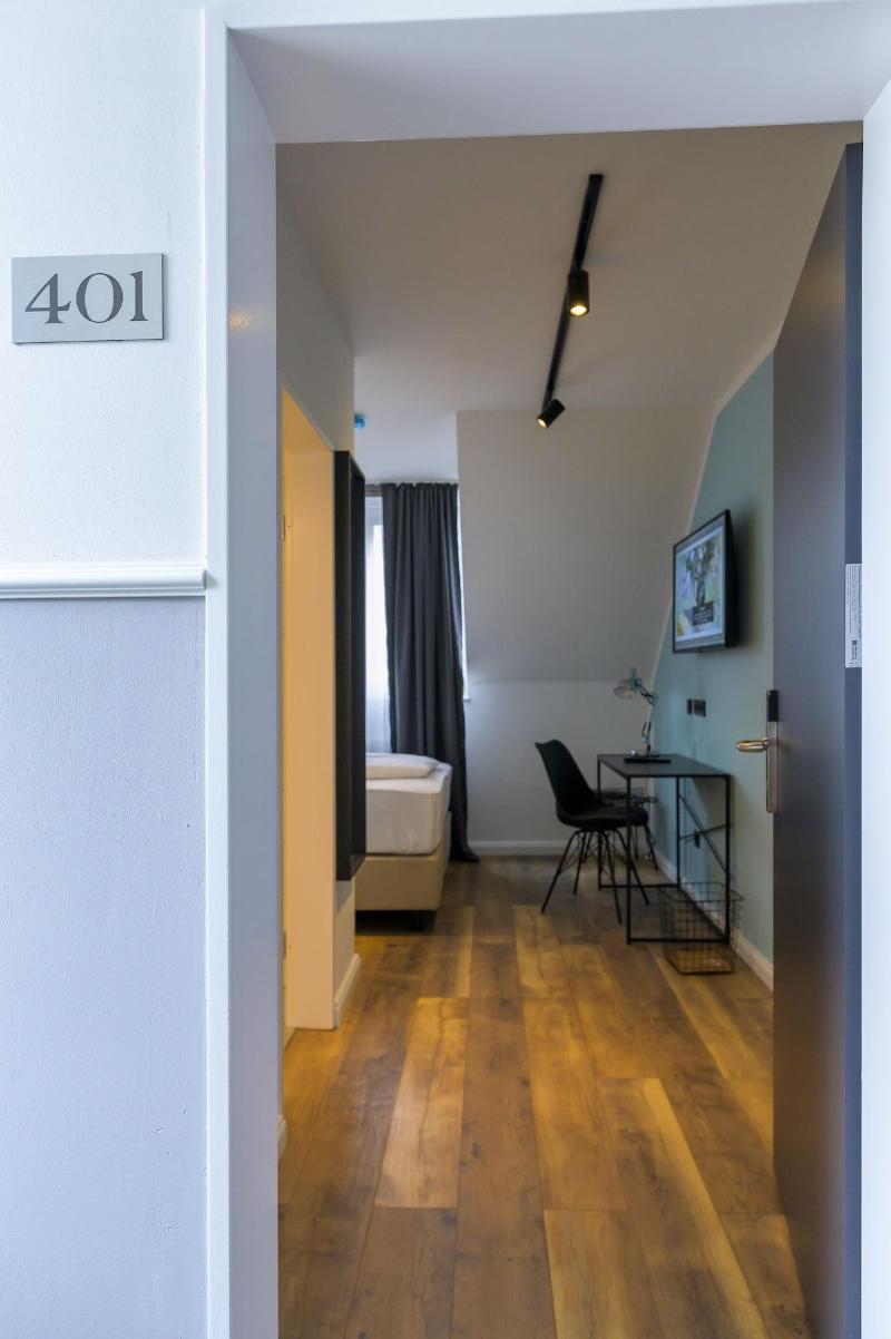 Nikii City Hotel - Oda