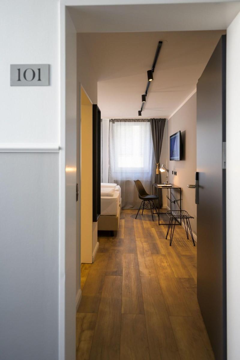 Nikii City Hotel - Oda