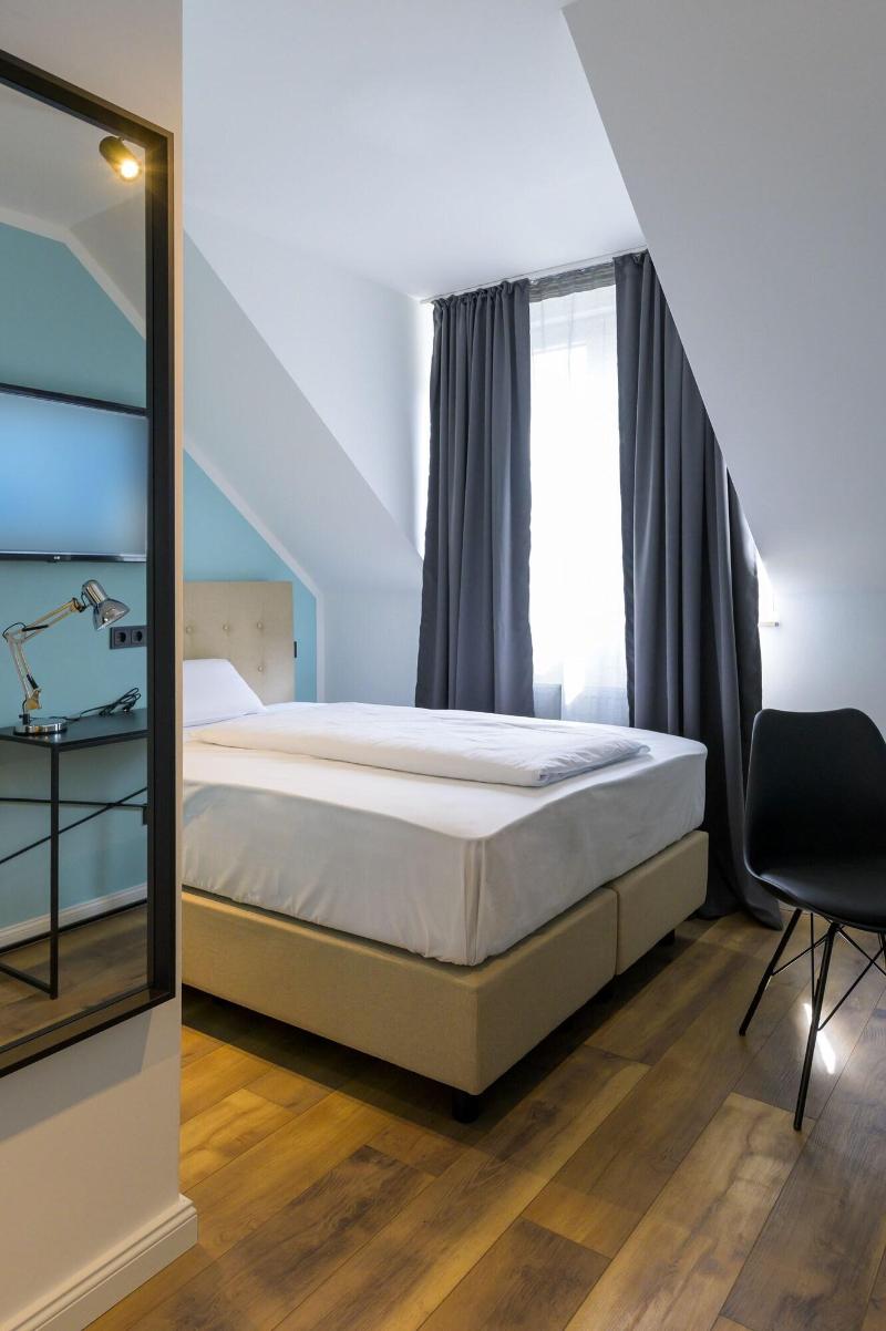 Nikii City Hotel - Oda