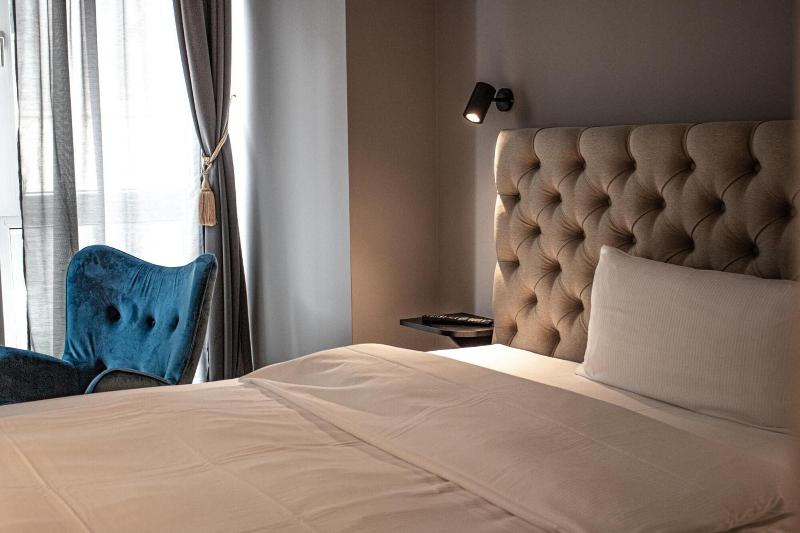 Nikii City Hotel - Oda