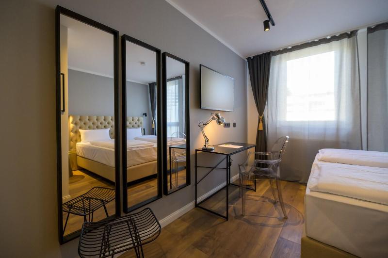 Nikii City Hotel - Oda