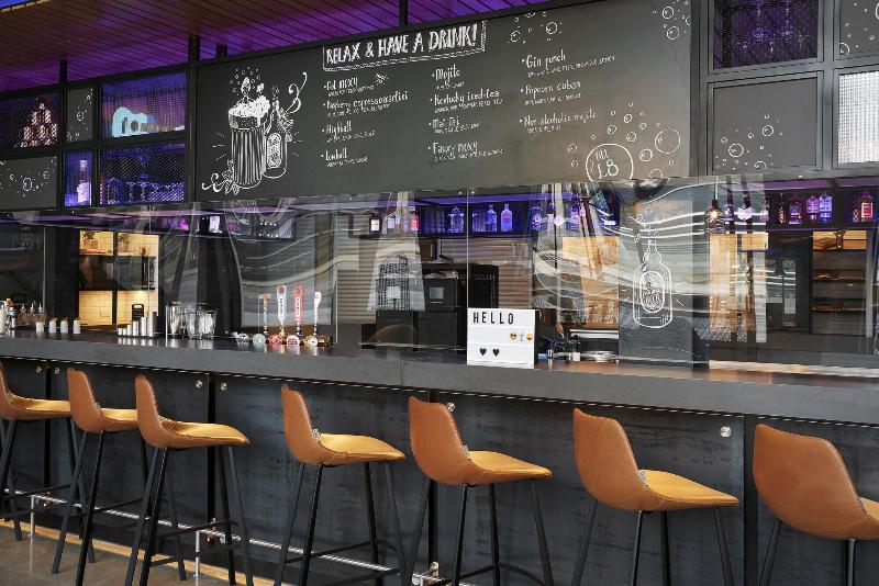 Moxy Edinburgh Fountainbridge - Bar