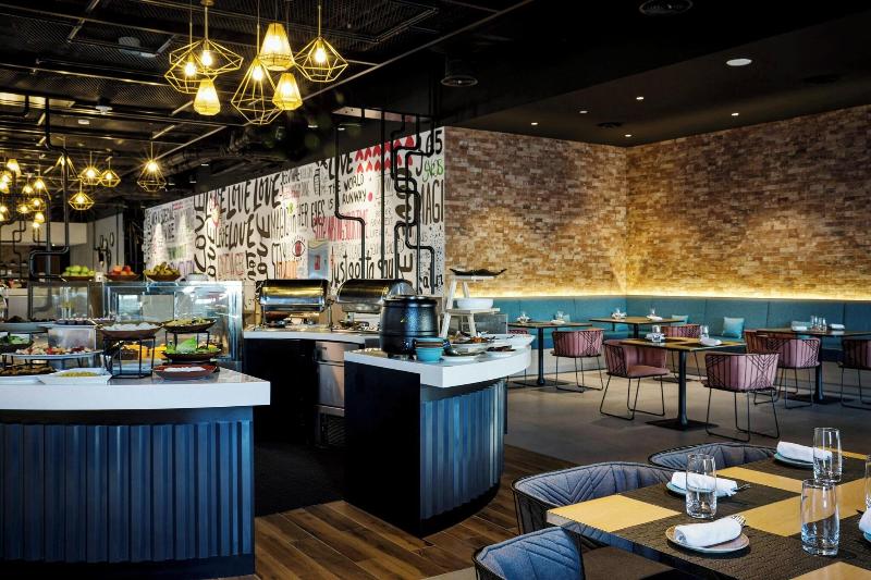 Element Dubai Airport - Restoran