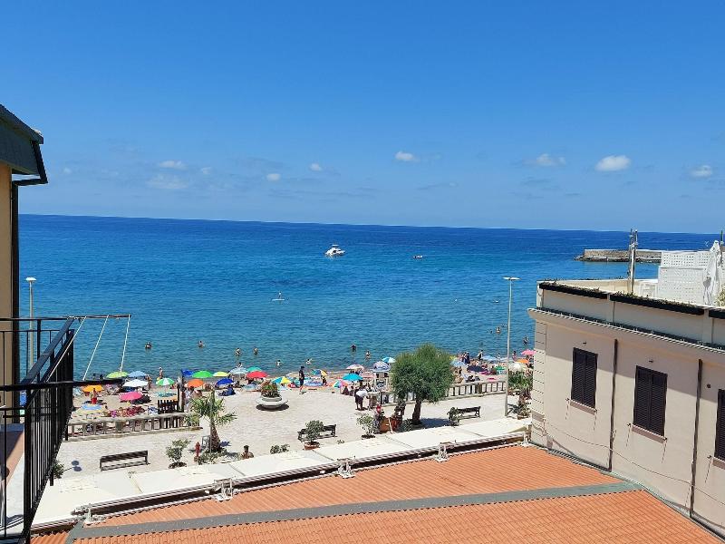 B B Le Suites Di Costanza - Genel
