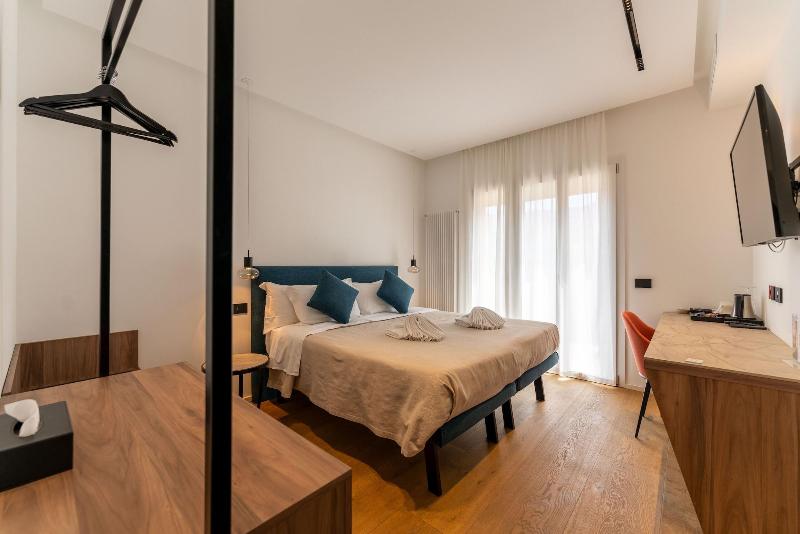 B B Le Suites Di Costanza - Oda