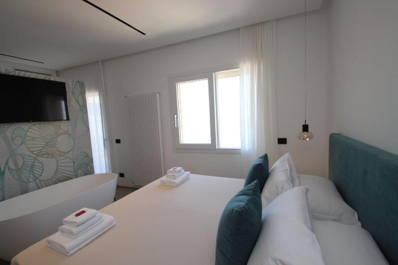 B B Le Suites Di Costanza - Oda