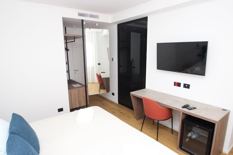 B B Le Suites Di Costanza - Oda
