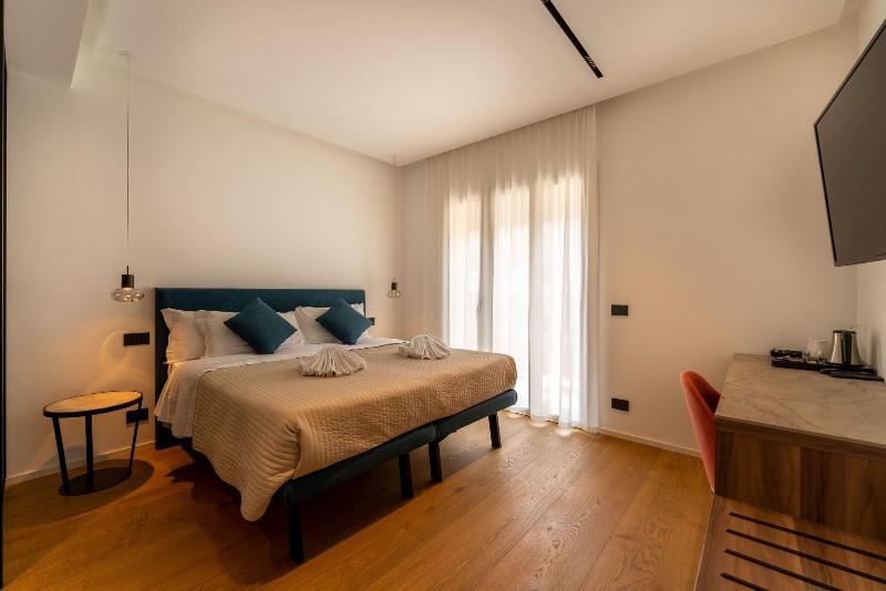 B B Le Suites Di Costanza - Oda