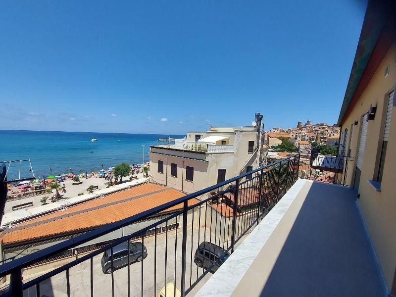 B B Le Suites Di Costanza - Oda