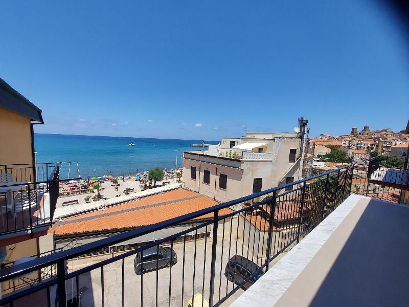 B B Le Suites Di Costanza - Oda
