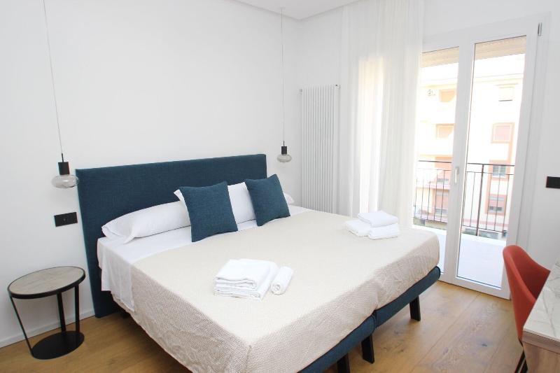 B B Le Suites Di Costanza - Oda