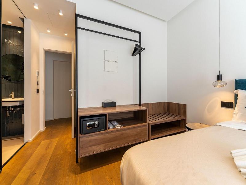 B B Le Suites Di Costanza - Oda